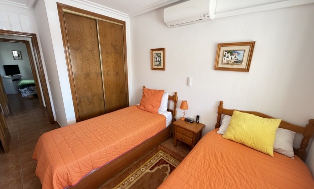Sale - Bungalow -
Orihuela Costa - La Zenia