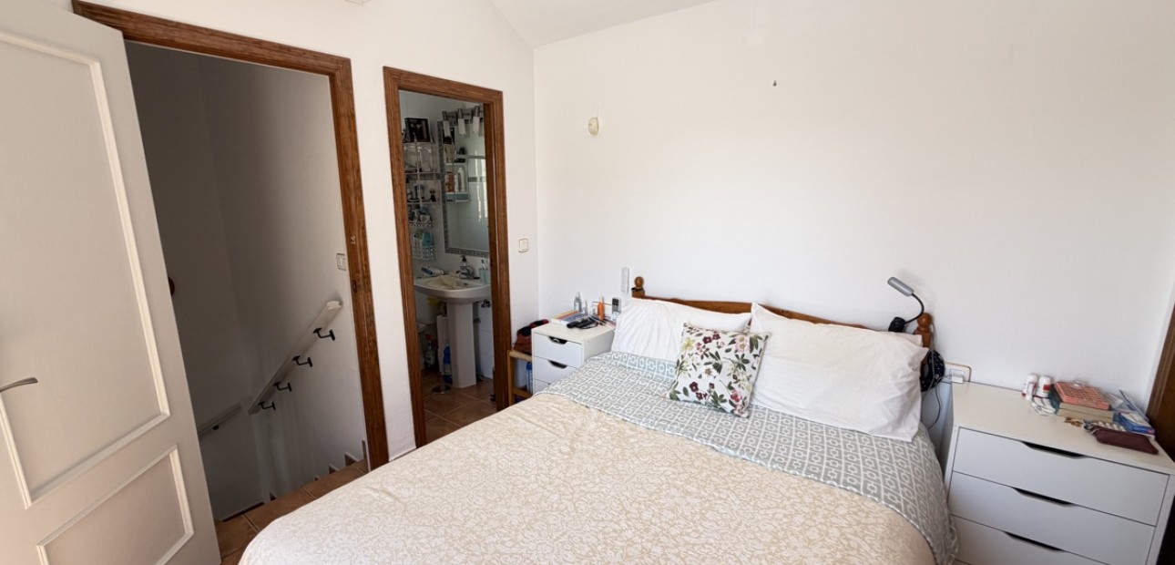 Sale - Bungalow -
Orihuela Costa - La Zenia