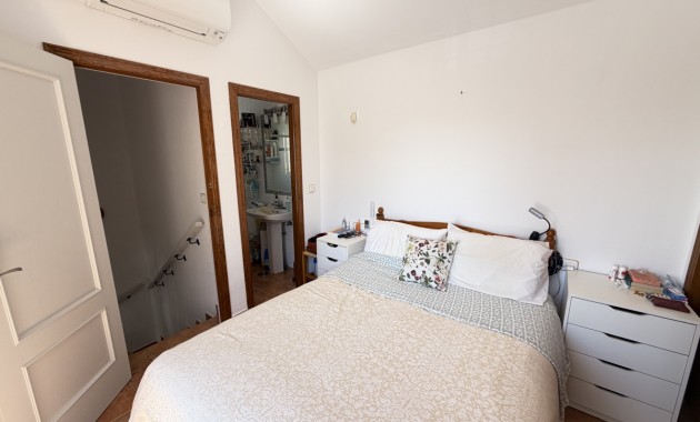Sale - Bungalow -
Orihuela Costa - La Zenia