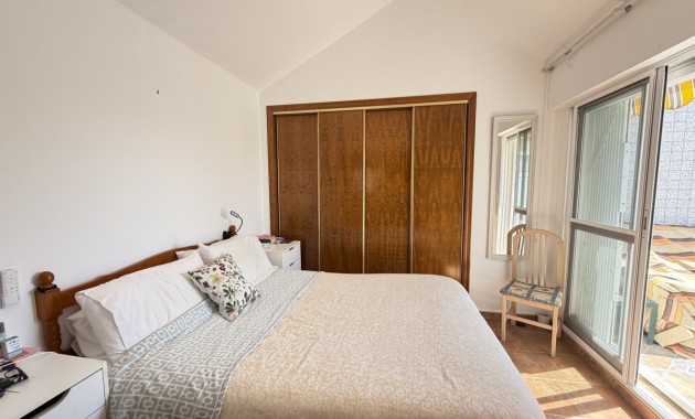 Sale - Bungalow -
Orihuela Costa - La Zenia
