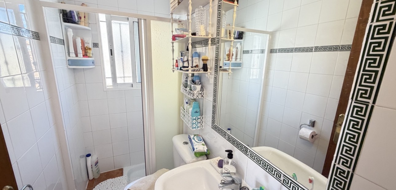 Sale - Bungalow -
Orihuela Costa - La Zenia