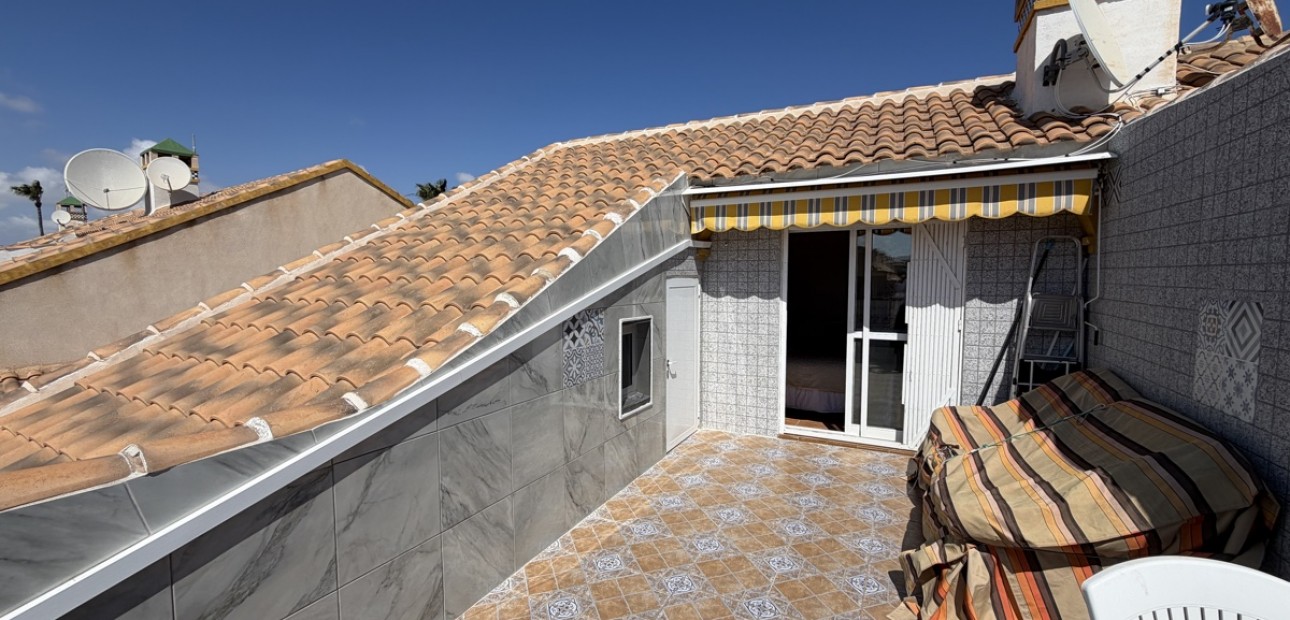 Sale - Bungalow -
Orihuela Costa - La Zenia