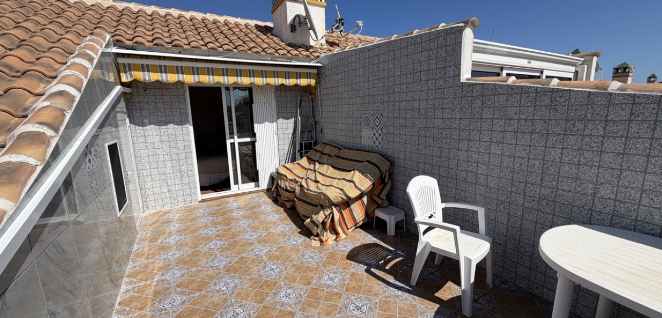Sale - Bungalow -
Orihuela Costa - La Zenia