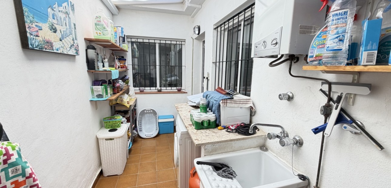 Sale - Bungalow -
Orihuela Costa - La Zenia