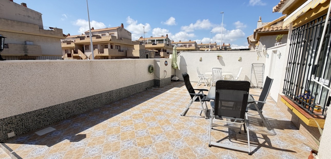 Sale - Bungalow -
Orihuela Costa - La Zenia
