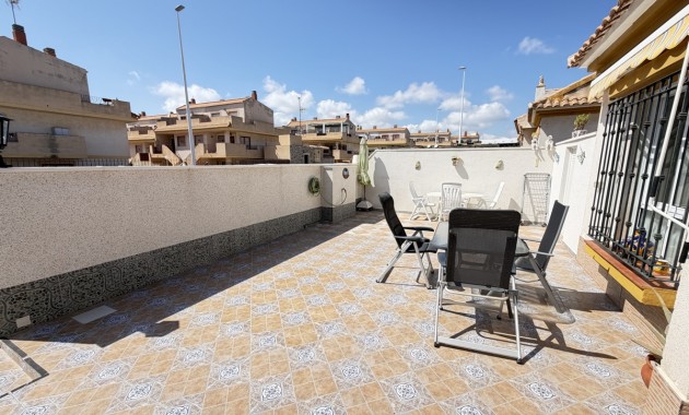 Sale - Bungalow -
Orihuela Costa - La Zenia