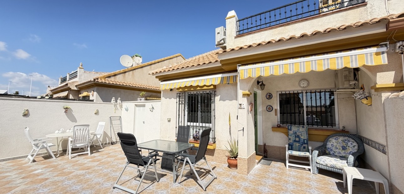 Sale - Bungalow -
Orihuela Costa - La Zenia