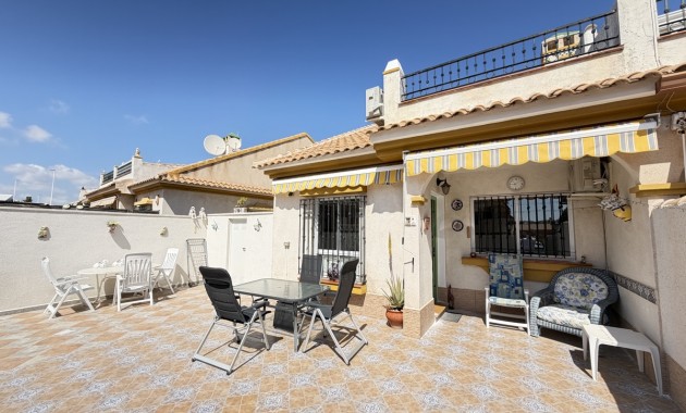 Sale - Bungalow -
Orihuela Costa - La Zenia