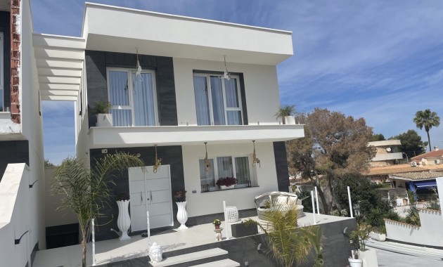 Herverkoop - Detached Villa -
Torrevieja - Los Balcones