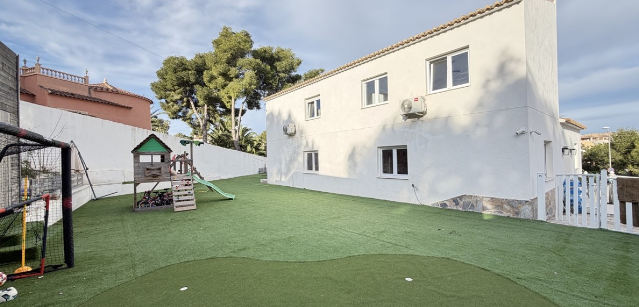 Herverkoop - Detached Villa -
Orihuela Costa - Villamartin