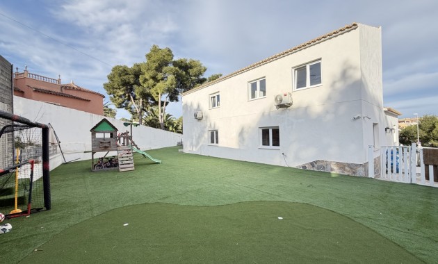 Herverkoop - Detached Villa -
Orihuela Costa - Villamartin