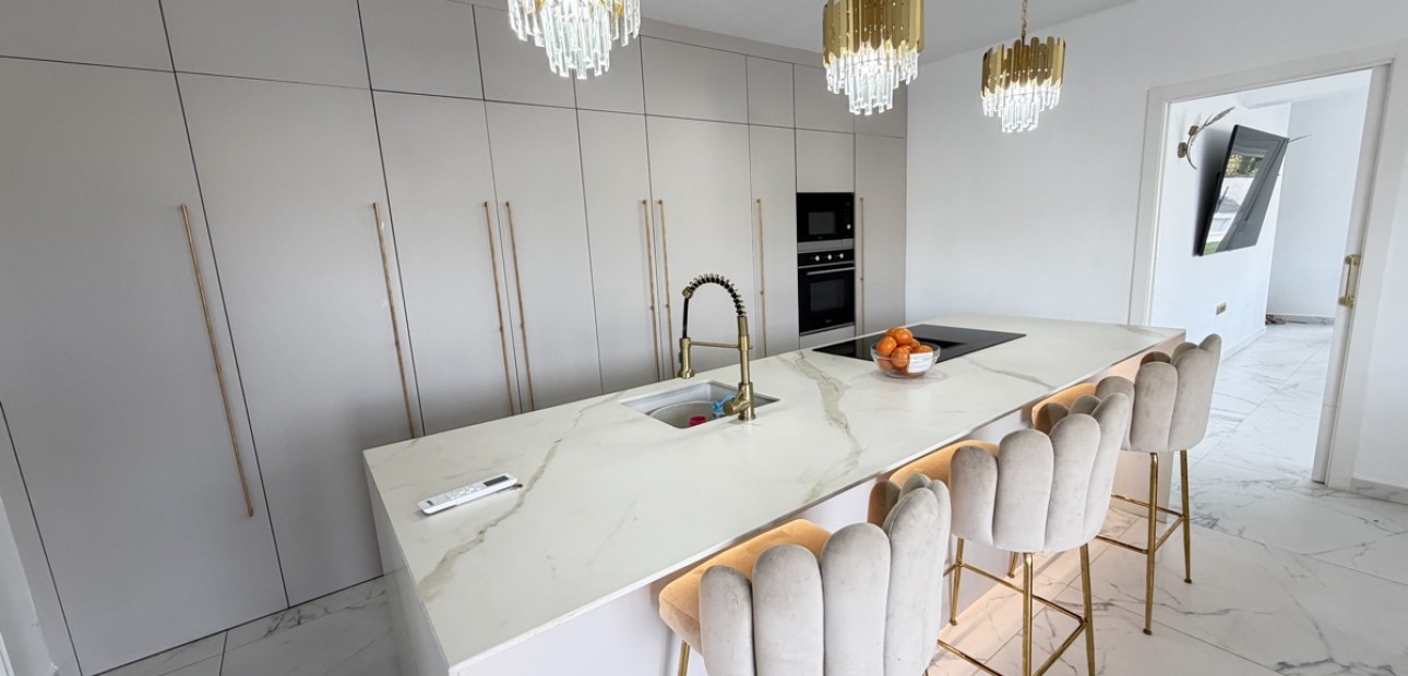 Herverkoop - Detached Villa -
Orihuela Costa - Villamartin