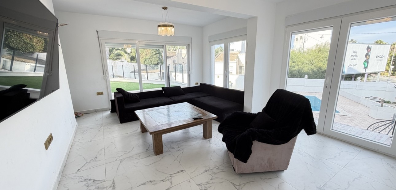 Herverkoop - Detached Villa -
Orihuela Costa - Villamartin