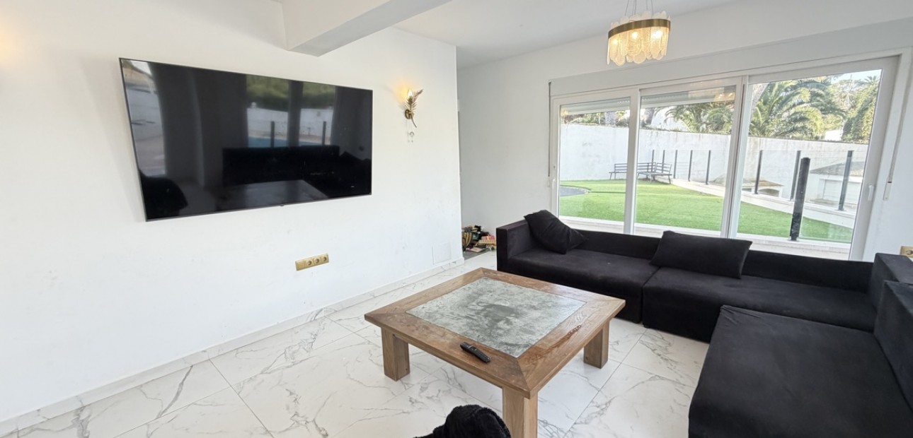 Herverkoop - Detached Villa -
Orihuela Costa - Villamartin