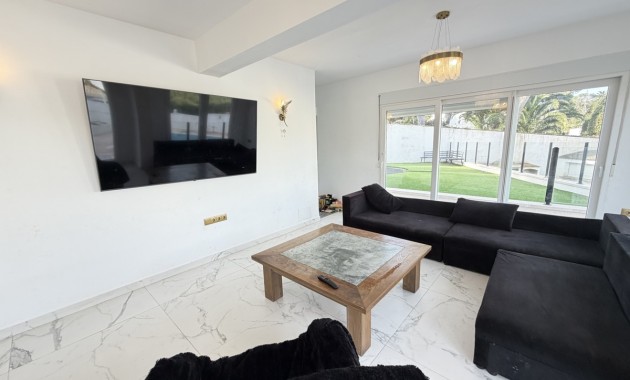 Herverkoop - Detached Villa -
Orihuela Costa - Villamartin