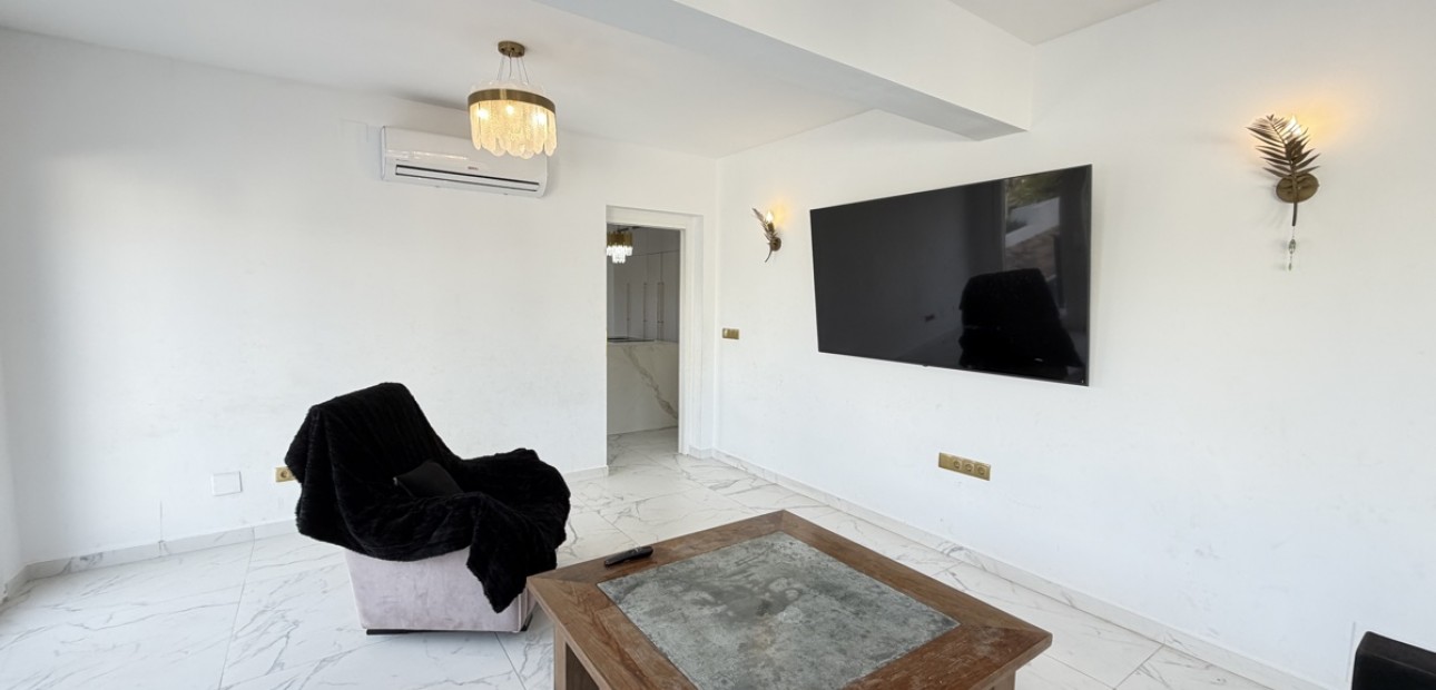 Herverkoop - Detached Villa -
Orihuela Costa - Villamartin