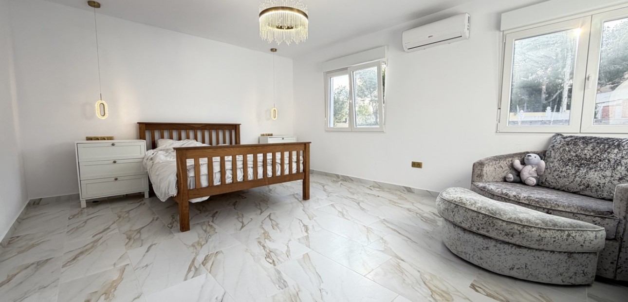 Herverkoop - Detached Villa -
Orihuela Costa - Villamartin