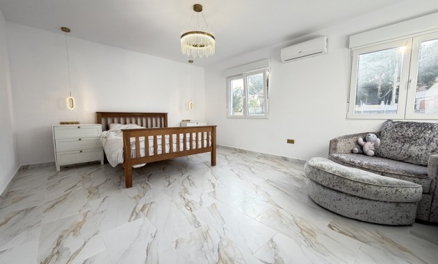 Herverkoop - Detached Villa -
Orihuela Costa - Villamartin