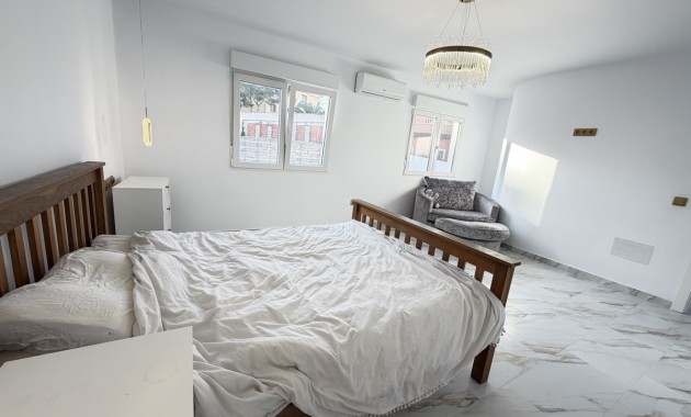 Herverkoop - Detached Villa -
Orihuela Costa - Villamartin
