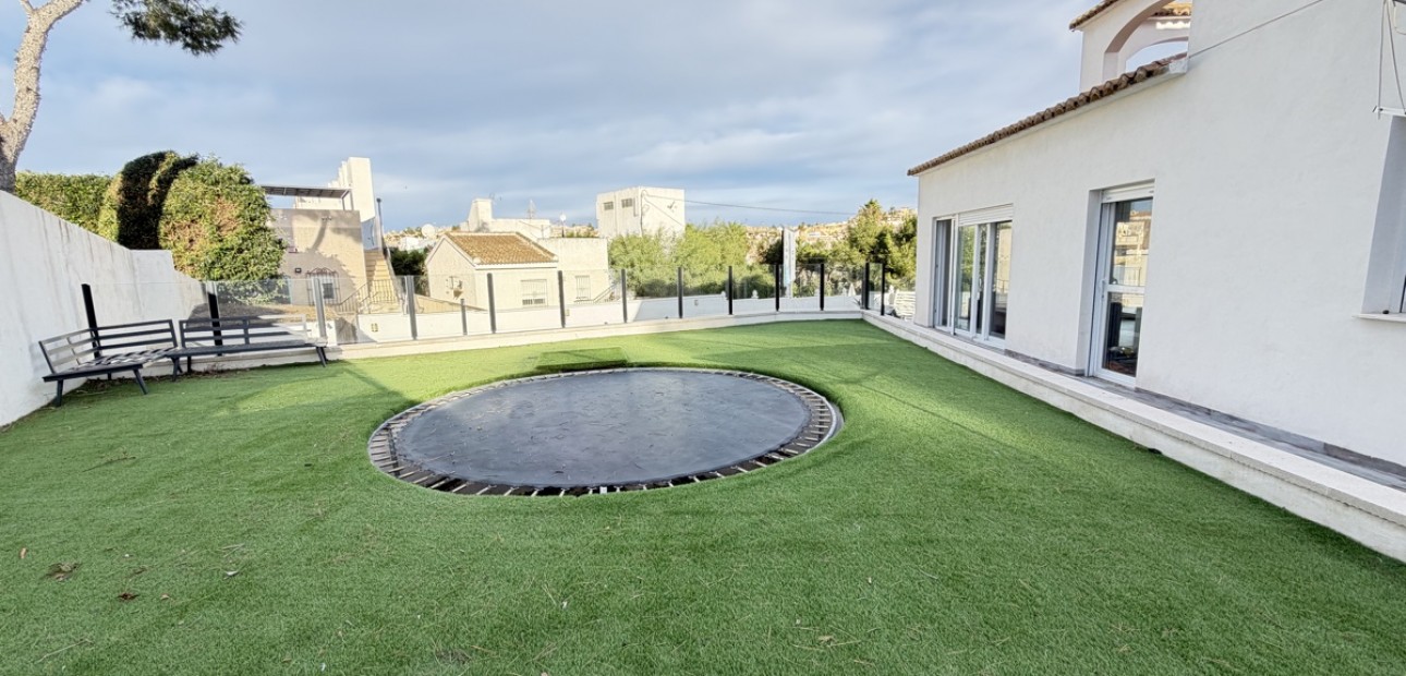 Herverkoop - Detached Villa -
Orihuela Costa - Villamartin