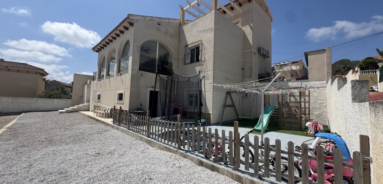 Venta - Detached Villa -
San Miguel de Salinas - Las Comunicaciones