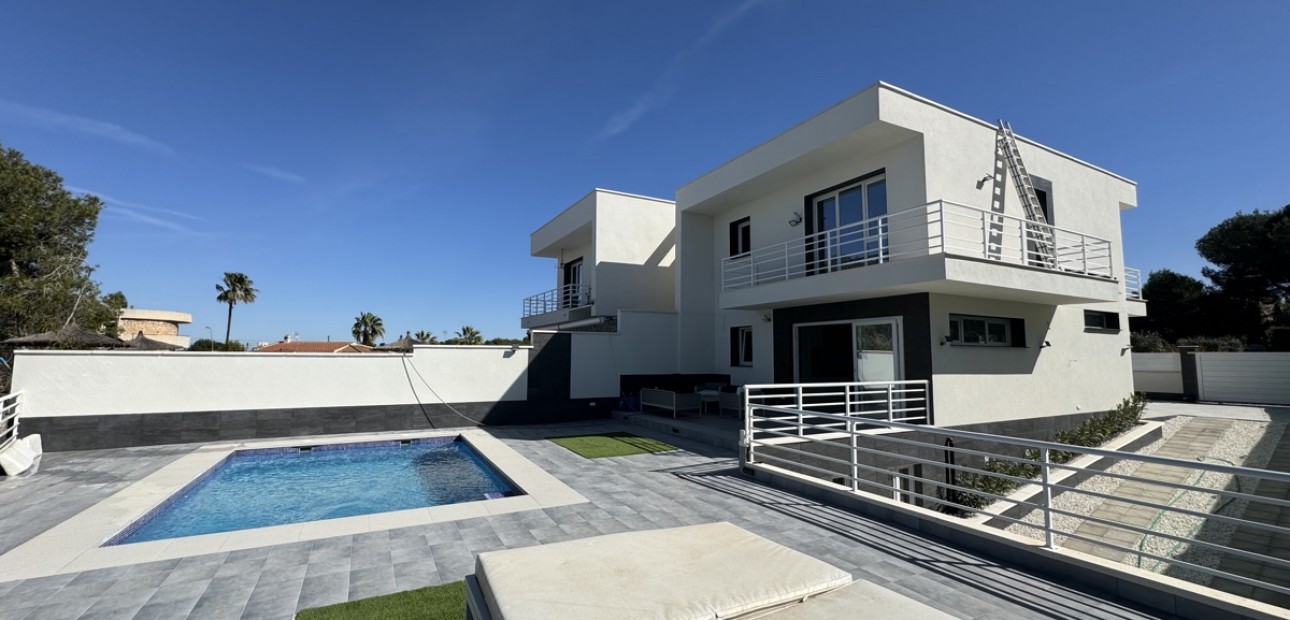 Venta - Detached Villa -
Torrevieja - Los Balcones