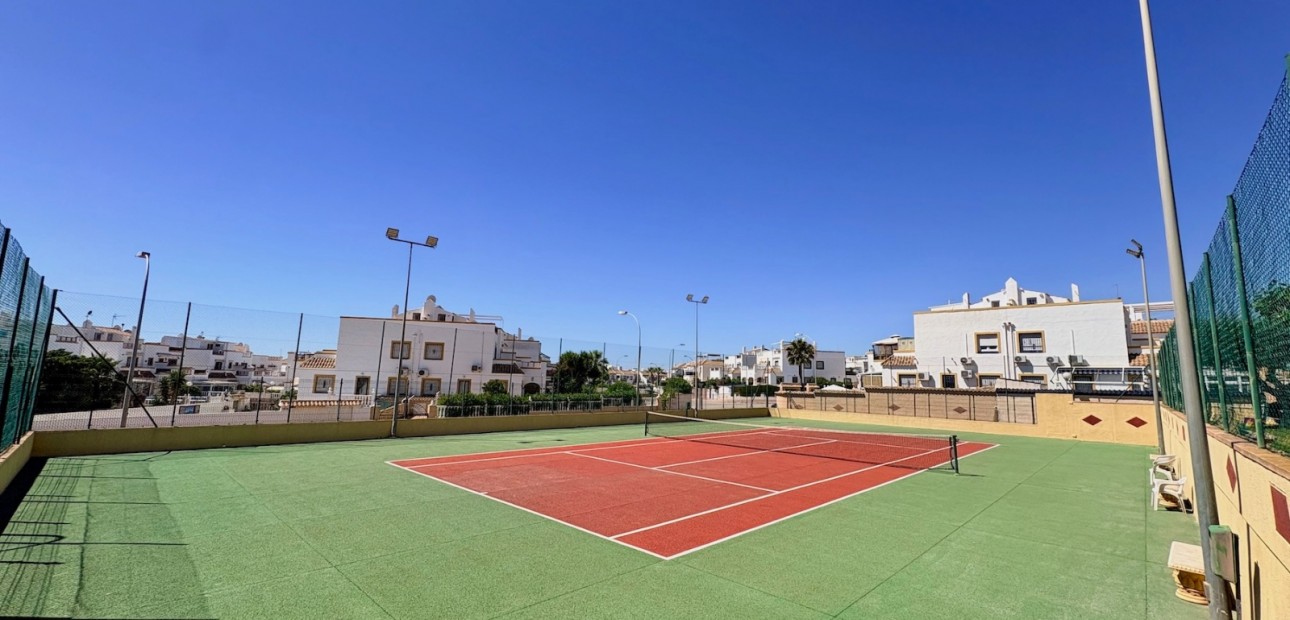 Sale - Apartment / flat -
ORIHUELA COSTA - Playa Flamenca