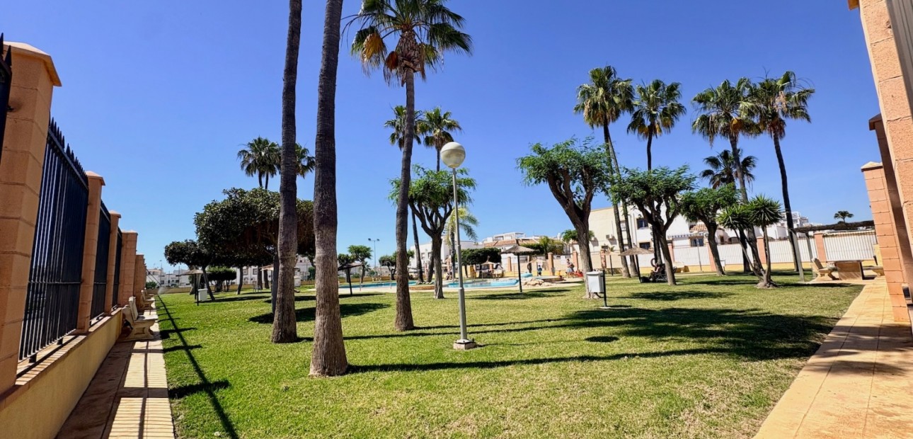Sale - Apartment / flat -
ORIHUELA COSTA - Playa Flamenca