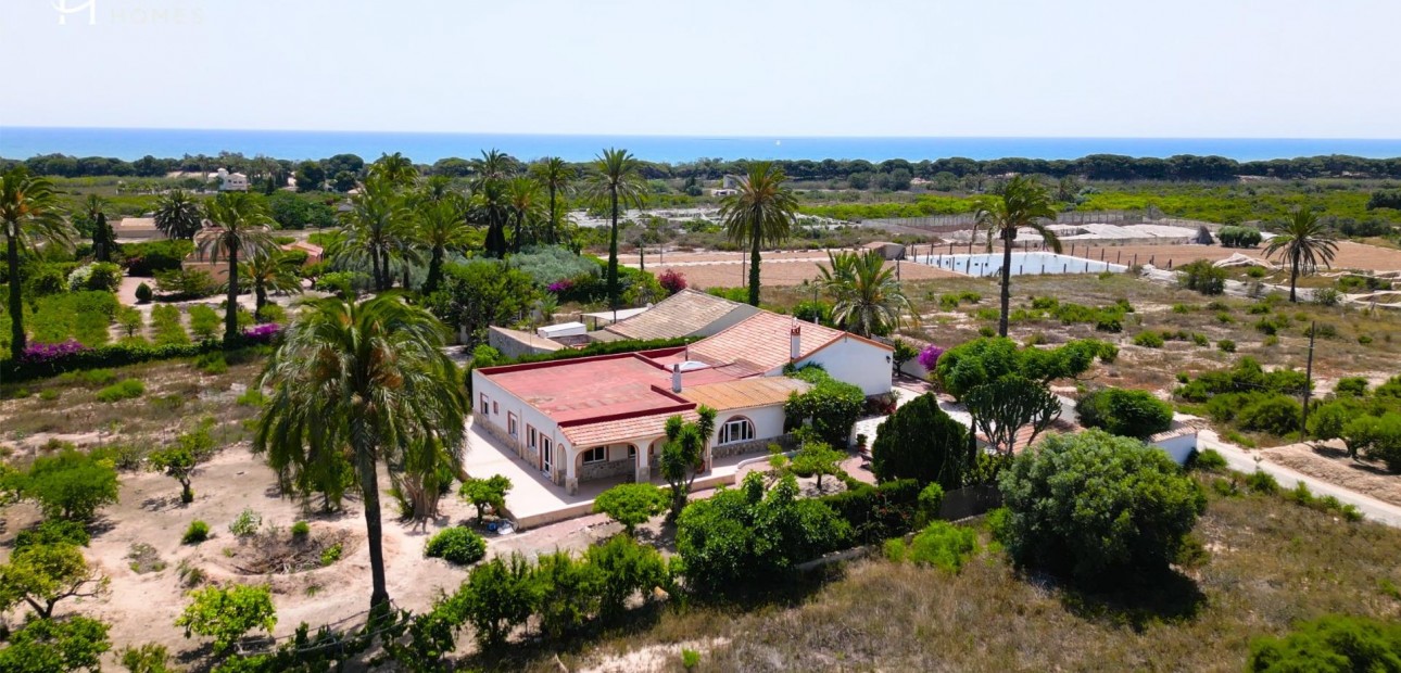 Sale - Masia -
La marina - La Marina