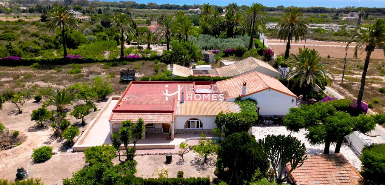 Sale - Masia -
La marina - La Marina