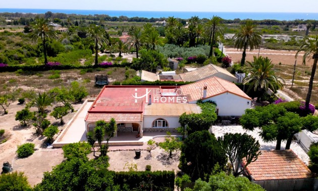 Sale - Masia -
La marina - La Marina