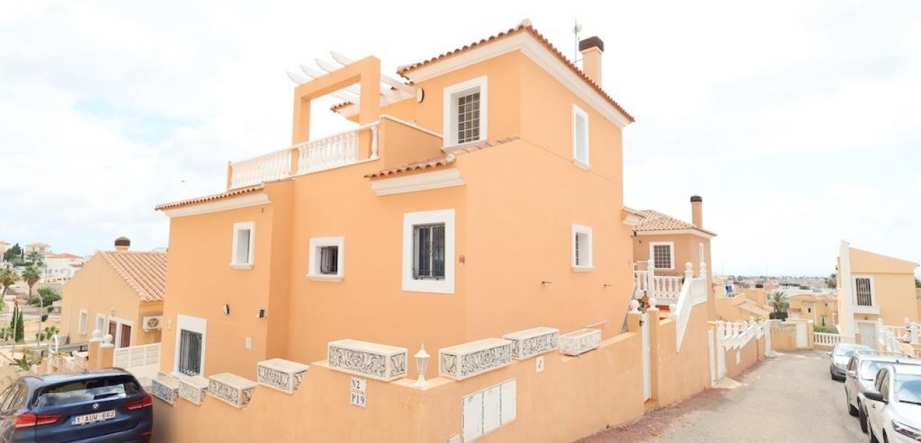 Venta - Villa -
San Miguel de Salinas - Las Filipinas