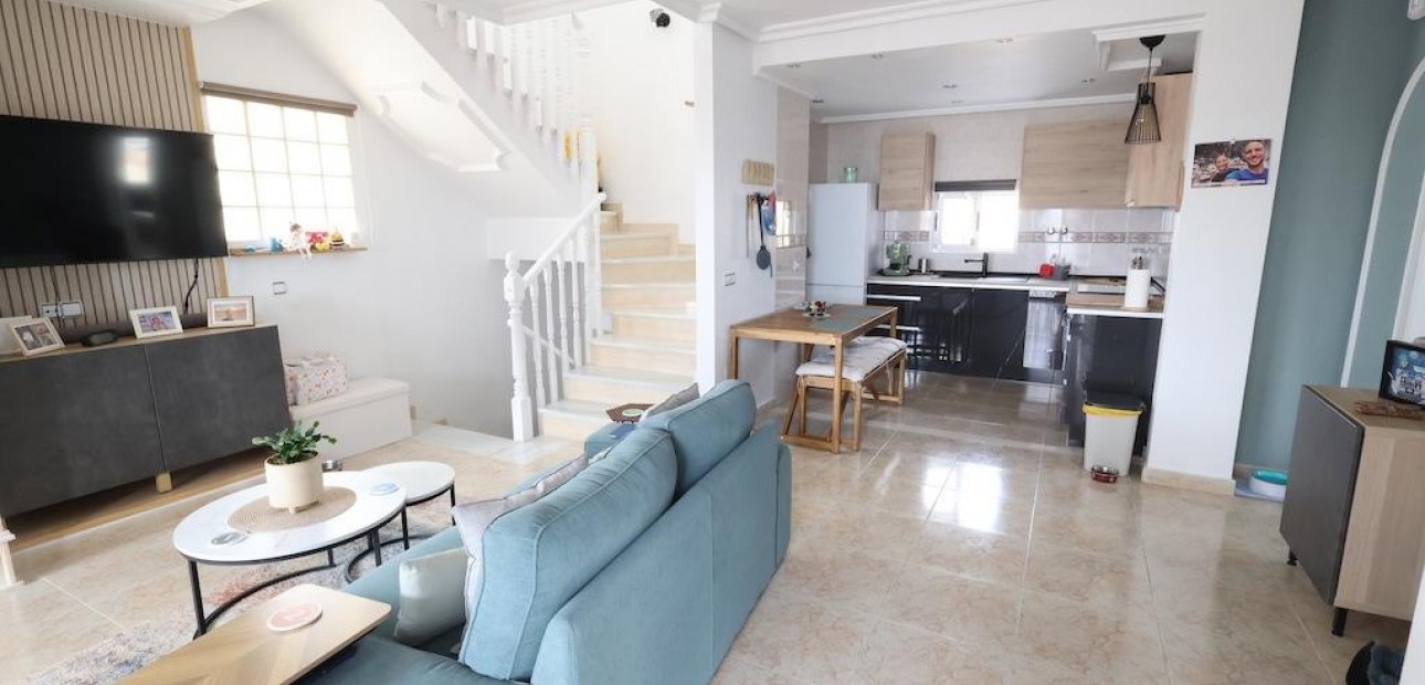 Venta - Villa -
San Miguel de Salinas - Las Filipinas