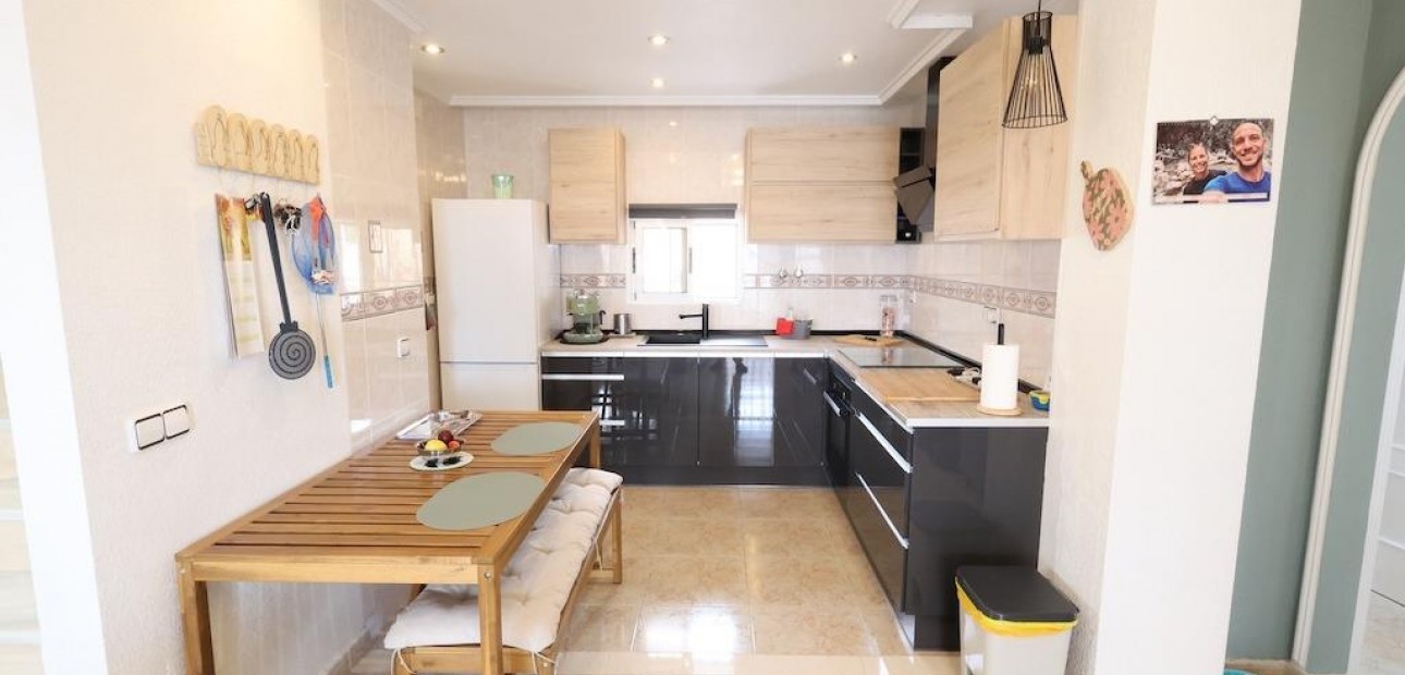 Venta - Villa -
San Miguel de Salinas - Las Filipinas