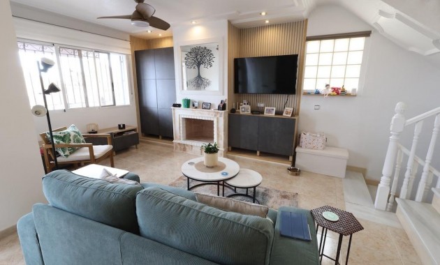 Venta - Villa -
San Miguel de Salinas - Las Filipinas