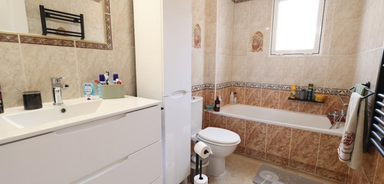 Venta - Villa -
San Miguel de Salinas - Las Filipinas