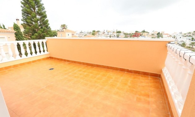 Venta - Villa -
San Miguel de Salinas - Las Filipinas