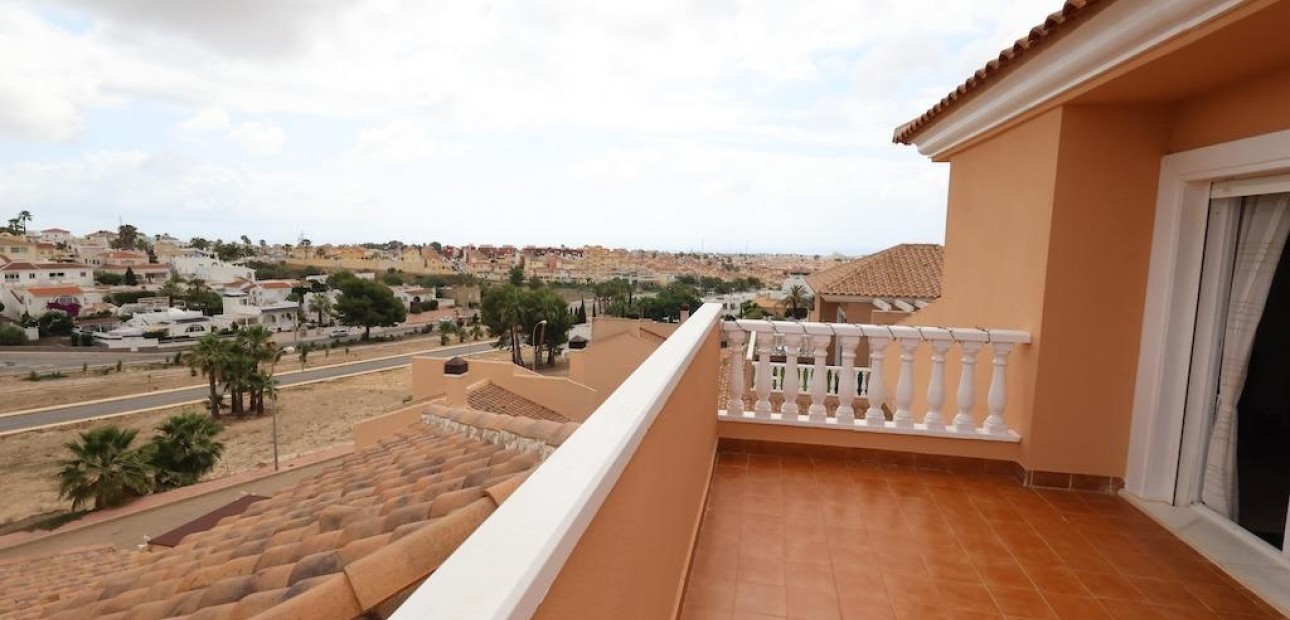 Venta - Villa -
San Miguel de Salinas - Las Filipinas