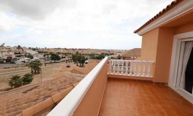 Venta - Villa -
San Miguel de Salinas - Las Filipinas
