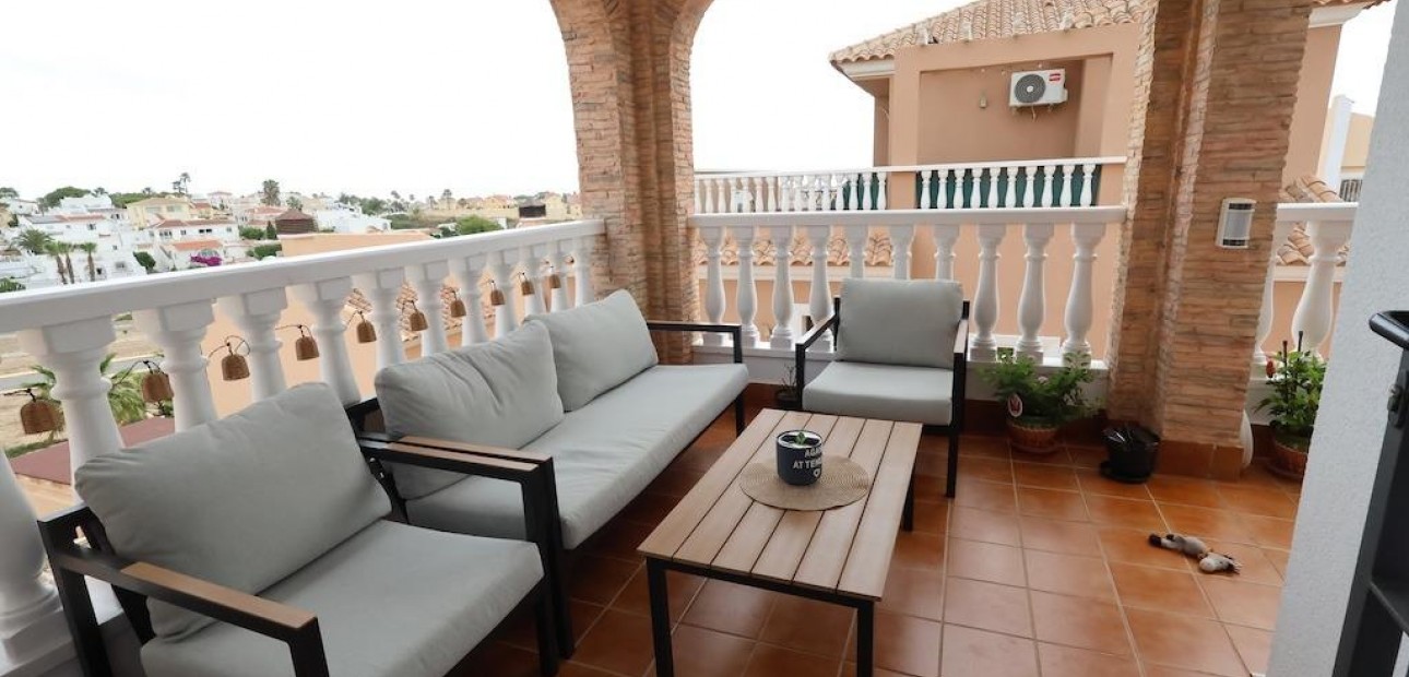 Venta - Villa -
San Miguel de Salinas - Las Filipinas
