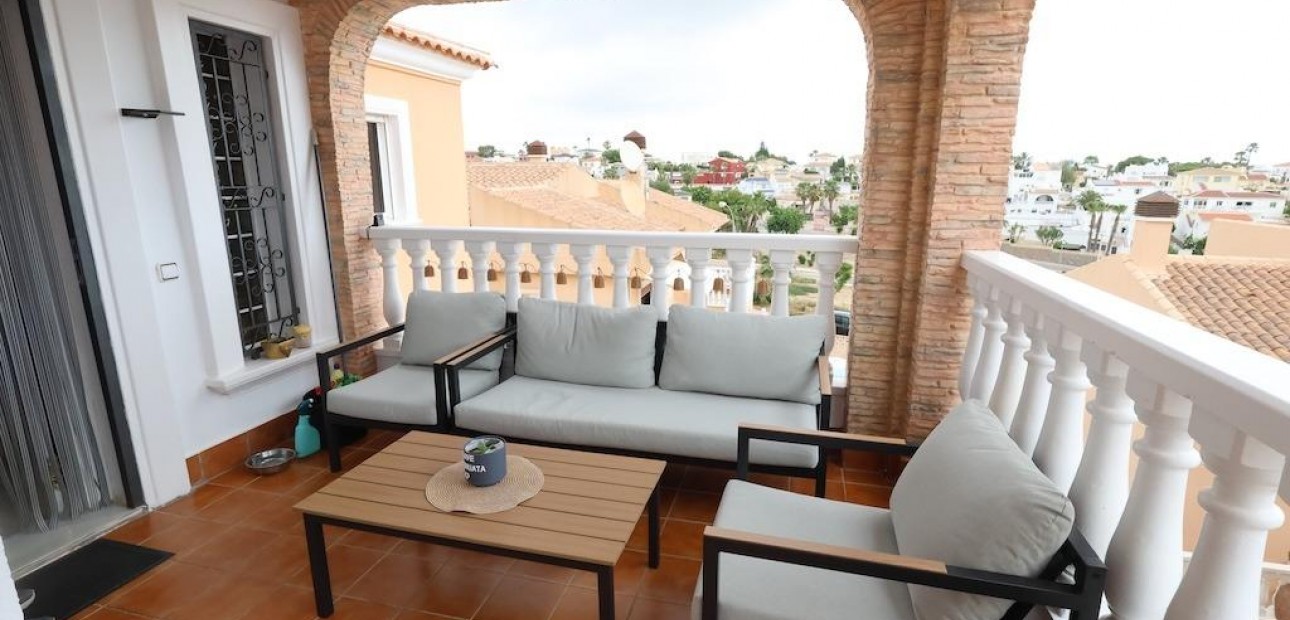 Venta - Villa -
San Miguel de Salinas - Las Filipinas