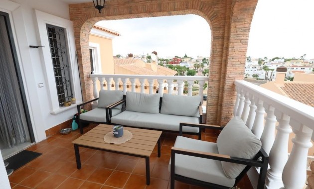 Venta - Villa -
San Miguel de Salinas - Las Filipinas