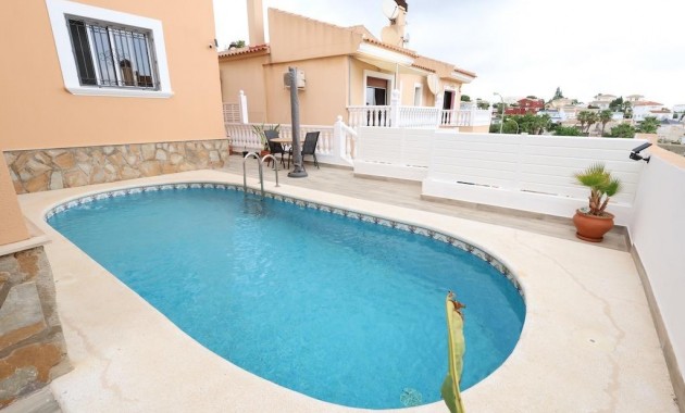 Venta - Villa -
San Miguel de Salinas - Las Filipinas