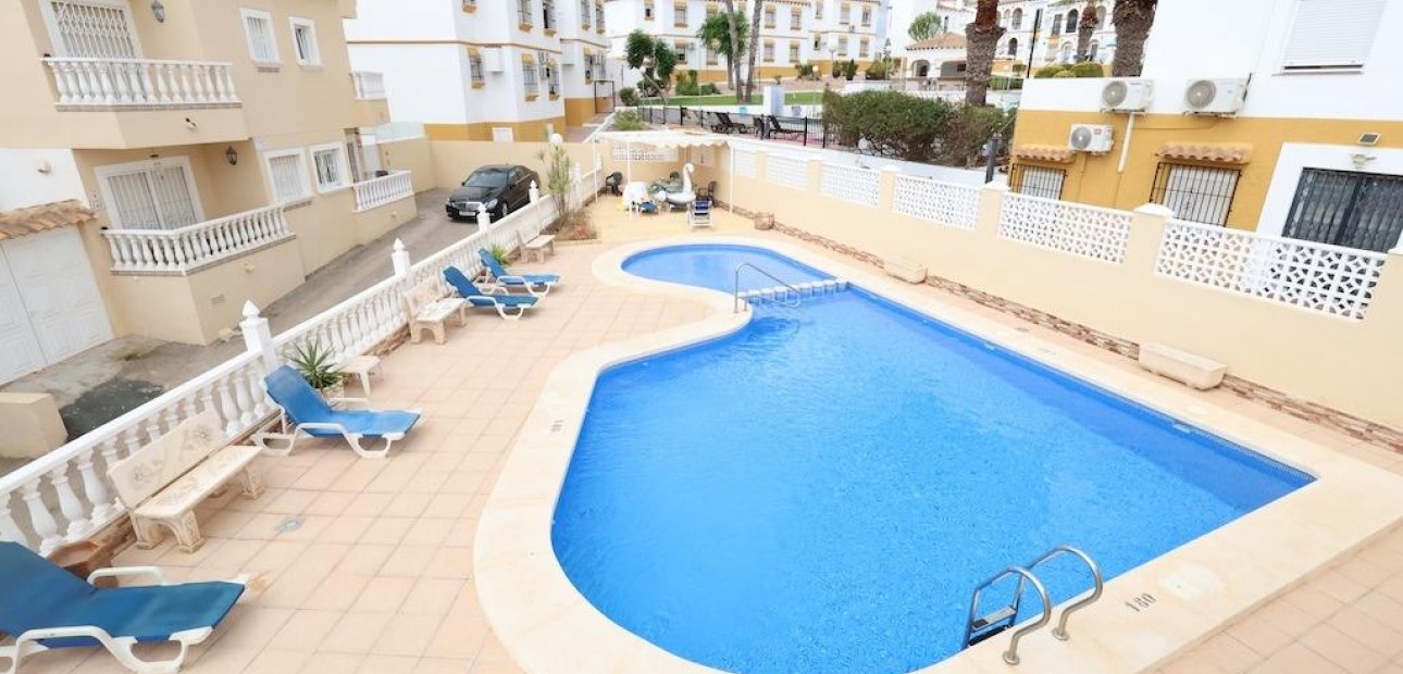 Venta - Villa -
San Miguel de Salinas - Las Filipinas