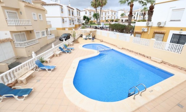 Venta - Villa -
San Miguel de Salinas - Las Filipinas