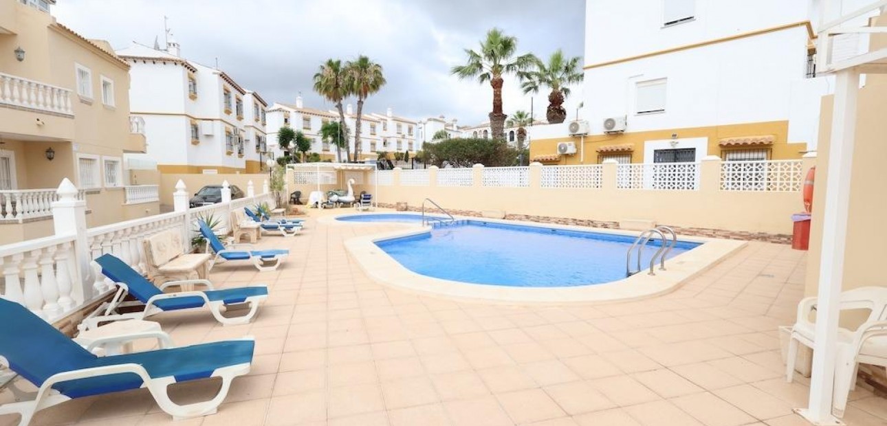 Venta - Villa -
San Miguel de Salinas - Las Filipinas