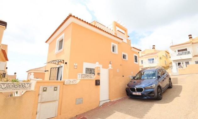 Venta - Villa -
San Miguel de Salinas - Las Filipinas