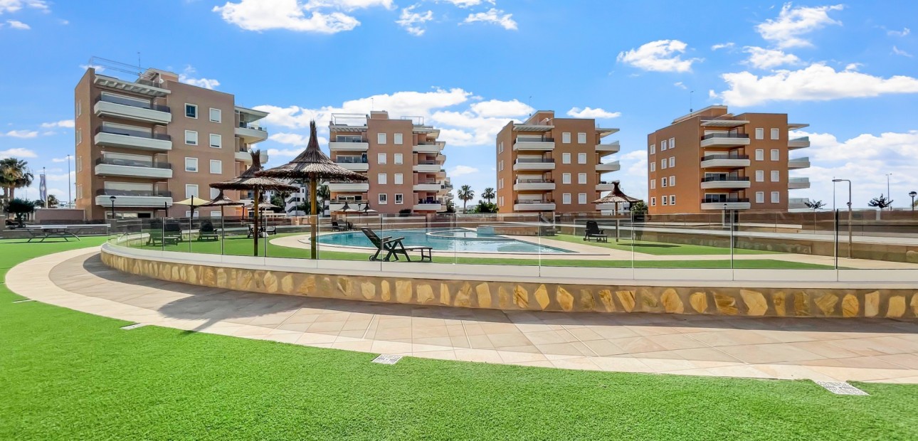 Venta - Apartamento / piso -
Guardamar del Segura - El Raso