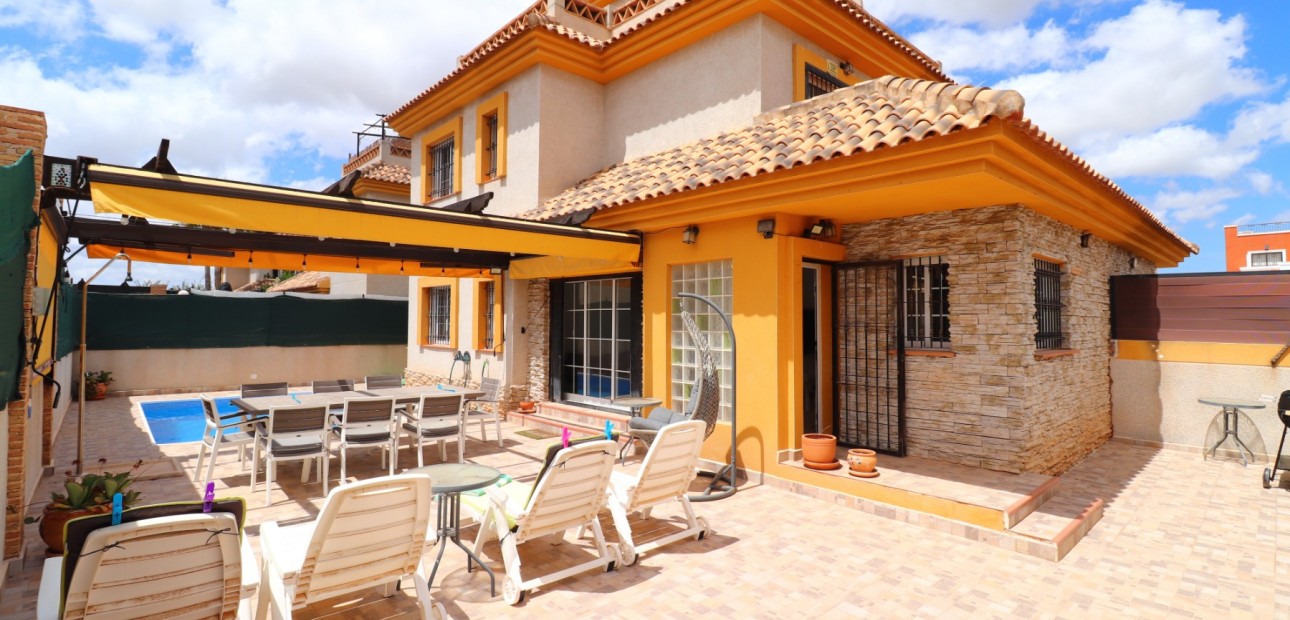 Venta - Semi Detached Villa -
Los Montesinos - La Herrada