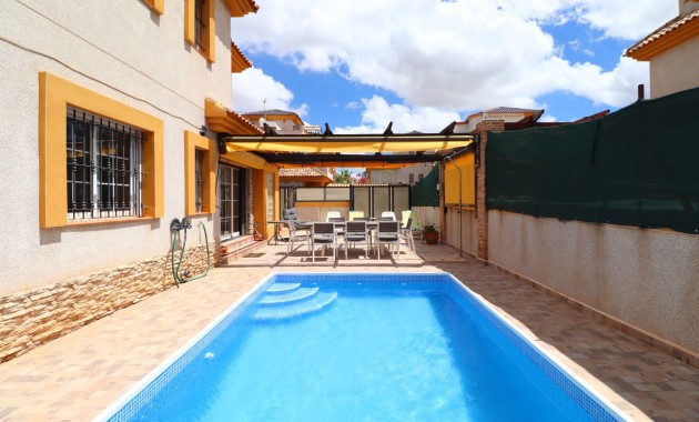 Venta - Semi Detached Villa -
Los Montesinos - La Herrada